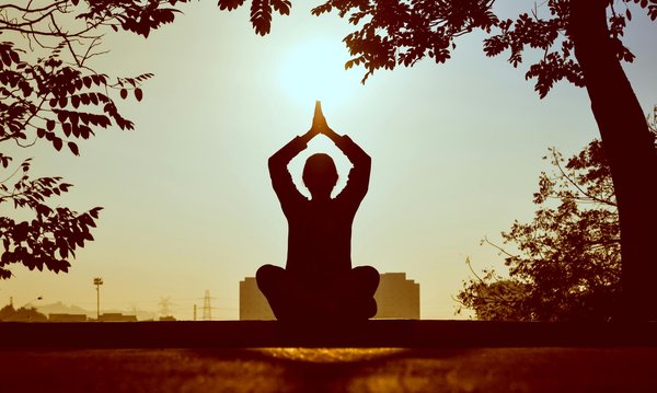 Top 5 façons d'intégrer le yoga dévotionnel dans votre vie